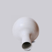 Load image into Gallery viewer, Rustic White Porcelain Globe Vase Vases Cobalt Guild 
