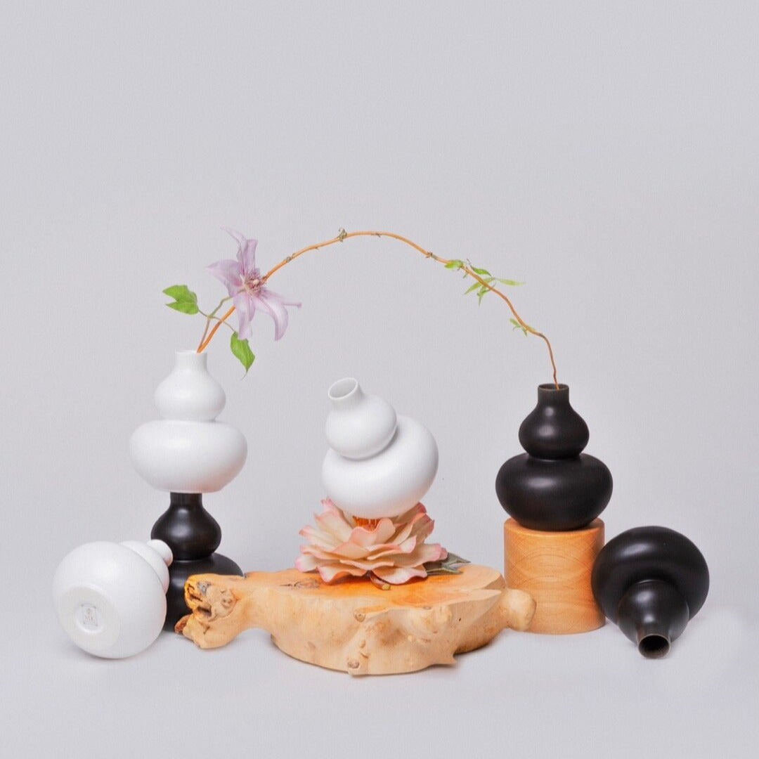 BLACK OR WHITE MINI VASE 4 (MV4) Middle Kingdom