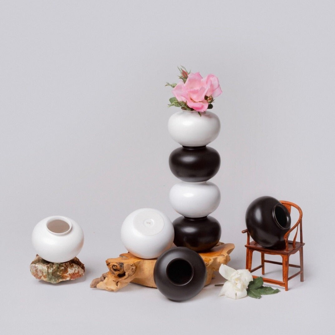 BLACK OR WHITE MINI VASE 7 (MV7) Middle Kingdom