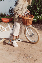 Load image into Gallery viewer, Classic Bicycle Kids Banwood 
