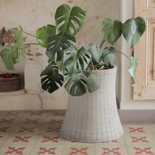 Load image into Gallery viewer, Nuclear Plant Planter Indoor Planters &amp; Stands Lyon Béton 
