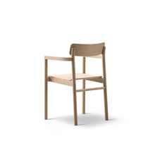 Load image into Gallery viewer, Post Armchair Dining Armchairs Fredericia 
