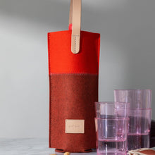 Load image into Gallery viewer, Jaunt Cozy Carrier Merino Wool Felt Solo Wine Carriers Graf Lantz 
