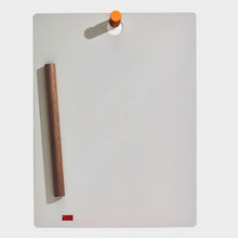 Load image into Gallery viewer, the magnetic clipboard-grey ilan 

