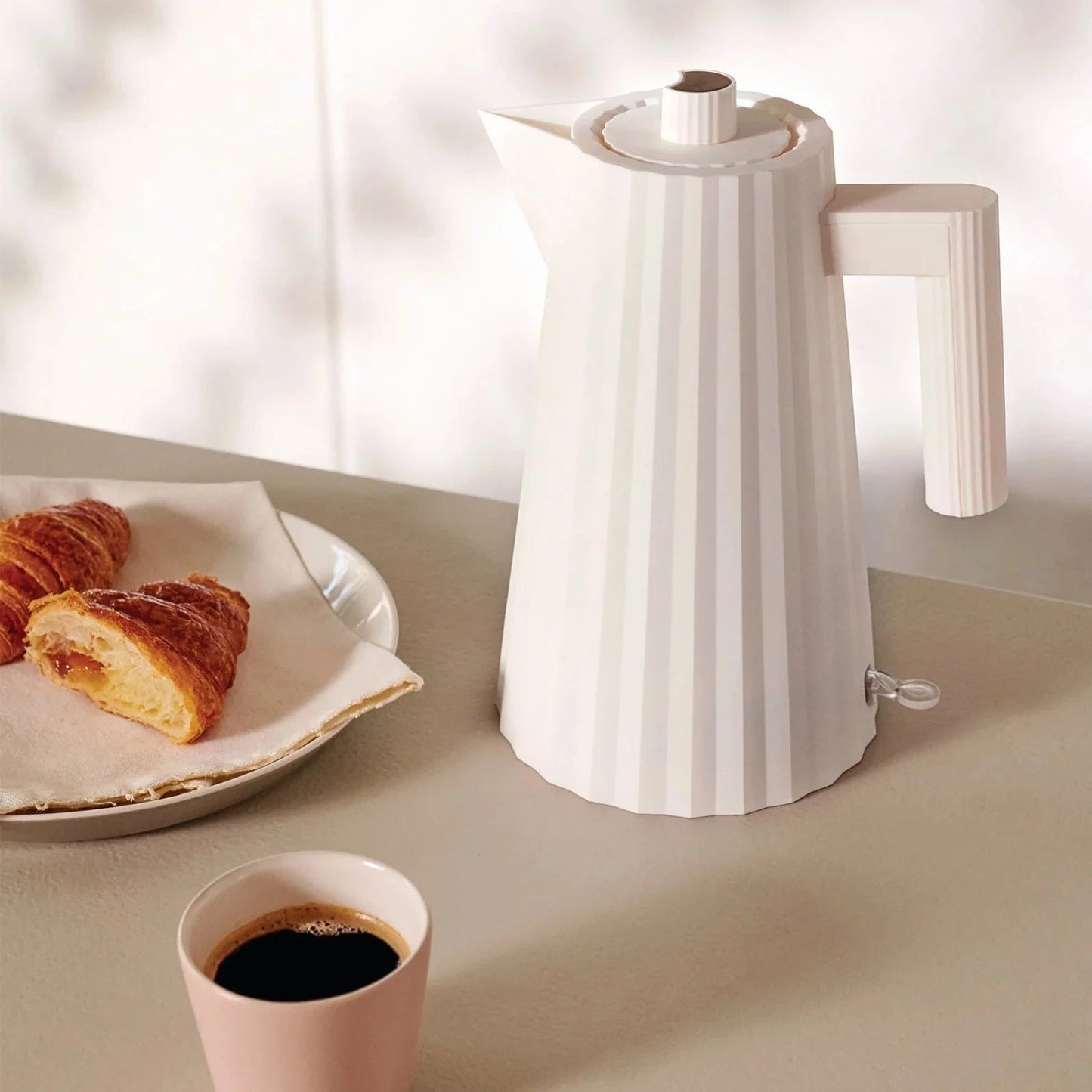 Plissé Electric Kettle Teapots & Kettles Alessi 