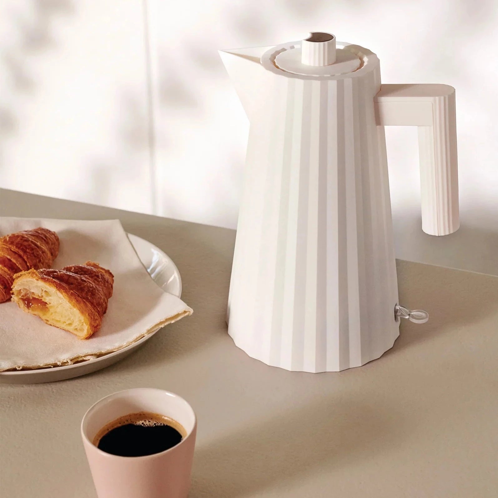Plissé Electric Kettle Teapots & Kettles Alessi 