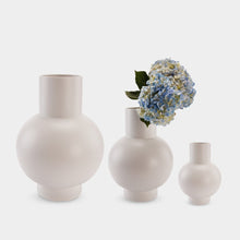 Load image into Gallery viewer, Raawii Strøm Vase Vases MoMA 
