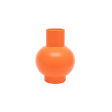 Load image into Gallery viewer, Raawii Strøm Vase Vases MoMA Vibrant Orange Small 

