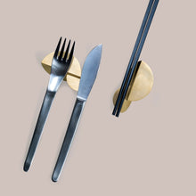 Load image into Gallery viewer, Kaolin Brass Utensil Set of 2 Tortuga Forma 
