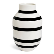 Load image into Gallery viewer, Omaggio Vase Kähler Large Black12.2&quot;h x 7.5&quot;dia
