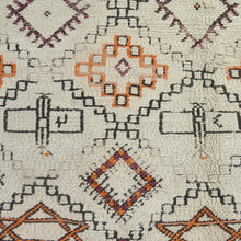 Load image into Gallery viewer, Antique Beni Ourain Rug Rug Le Foundouk 
