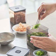 Load image into Gallery viewer, Vacuum-Sealing Food Container w. Tongs - Polypropylene FOOD STORAGE Yamazaki Home 
